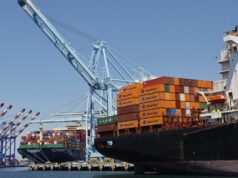 Importadores dos EUA ainda pagam as tarifas ilegais de Trump, mesmo após decisão da Suprema Corte