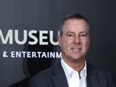 O presidente da Paul Weiss, Brad Karp, renuncia após divulgações por e-mail de Jeffrey Epstein