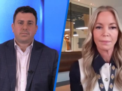 A governadora do Lakers, Jeanie Buss, fala sobre o ano de transição, diz que o pai teria apoiado a venda para Mark Walter