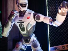 Quem está rindo agora? Os robôs humanóides da China passam de tropeços virais a reviravoltas de kung fu em um ano