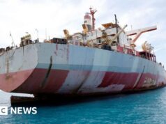 O mundo sombrio dos petroleiros abandonados