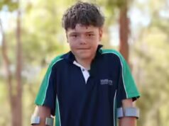 ‘Muitos estrangeiros na praia’: adolescente australiano cuja família foi arrastada pelo mar lutou para conseguir ajuda em terra