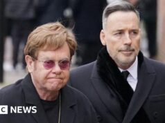 Sir Elton chama a intrusão da imprensa em seu filho de ‘verdadeiramente repugnante’