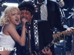 Rosé e Bruno Mars dão início ao Grammy Awards