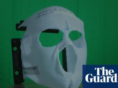 ‘Uma guerra civil permanente no corpo’: como a luta contra o cancro ajudou um artista a compreender a sua juventude soviética