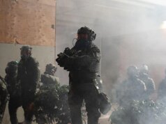 O ICE não pode fazer prisões sem mandado no Oregon, a menos que haja risco de fuga, resolve o juiz