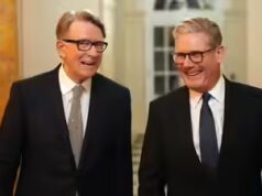 O chefe de gabinete do primeiro-ministro do Reino Unido, Keir Starmer, renuncia devido à nomeação de Peter Mandelson como embaixador dos EUA, apesar dos laços com Epstein