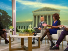 Ketanji Brown Jackson diz que juízes da Suprema Corte "se dar bem"