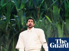 ‘Uma declaração sobre mudança de poder’: por que Unhealthy Bunny usou Zara em seu present no Tremendous Bowl