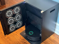 Este robô aspirador e esfregão futurista mudará a forma como você limpa o chão