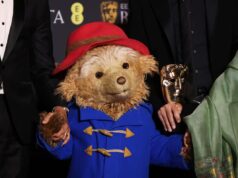 Espectadores do Bafta Movie Awards 2026 soluçando ao fazerem um grande pedido ao Paddington Bear