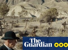 Crítica de Lifeless Souls – Alex Cox cavalga ao pôr do sol com spaghetti western anti-Trump