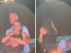 Kristin Cabot, do casal Coldplay, chega à praia em Miami