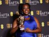 Wunmi Mosaku, de Chorlton, presta uma homenagem emocionante ao ganhar o prêmio Bafta Movie