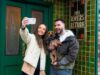 Tudo o que os fãs de Coronation Avenue precisam saber sobre levar cachorros na calçada