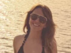 Samia Longchambon, da Coronation Avenue, foi inundada com mensagens enquanto usava biquíni depois de abandonar o Reino Unido