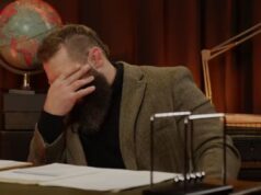 Joe Marler ficou surpreso com o co-estrela de Movie star Traitors, Sir Stephen Fry, por meio de uma mensagem de bate-papo em grupo