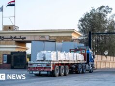 A principal passagem fronteiriça de Rafah com o Egito é reaberta