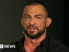 A dançarina Robin Windsor deprimida depois de deixar o Strictly, disse a atriz ao inquérito