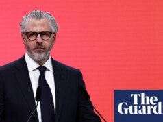 Prefeito de Los Angeles pede que Casey Wasserman deixe o cargo de presidente das Olimpíadas por causa dos laços com Epstein