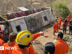 Ônibus que transportava peregrinos tomba no Brasil matando 15 a bordo