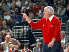 Indiana planeja construir estátua representando Bob Knight