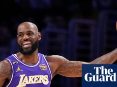 LeBron James, 41, faz mais história na NBA como o jogador mais velho a postar triplo-duplo