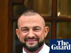 Família fala de ‘profunda tristeza’ depois que o júri concluiu que o dançarino do Strictly tirou a própria vida