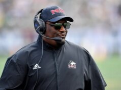 Seahawks contratam o técnico da NIU, Thomas Hammock, para treinar RBs