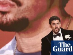 Dangerous Bunny e Kendrick Lamar ganham muito em cerimônia do Grammy repleta de sentimento anti-ICE