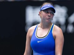 A atual campeã Amanda Anisimova é eliminada da estreia no Catar