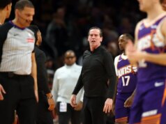 NBA multa Kenny Atkinson, técnico dos Cavaliers, em US$ 50 mil por comportamento com dirigentes