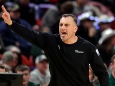 Técnico do Inexperienced Bay, Doug Gottlieb, suspenso por discurso inflamado