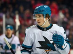 Tubarões buscam reinicialização contra Blackhawks após colapsos tardios