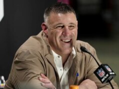 Mike Vrabel, técnico de Pats e ex-LB, à beira da história do Tremendous Bowl