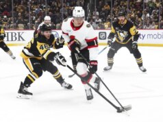 Senadores vencem pela quarta vez consecutiva e sufocam os pinguins em brasa