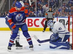 Maple Leafs supera Oilers por 5 a 2 e conquista terceira vitória consecutiva