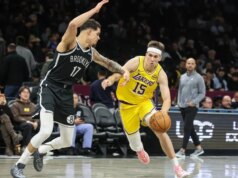 Lakers voltam para casa após uma viagem cansativa com Sixers esperando