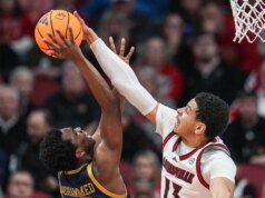 Streaking No. 24 Louisville, NC State busca reforçar currículos