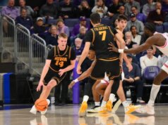 Iowa domina Washington atrás dos 22 pontos de Bennett Stirtz