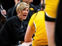 Os 27 pontos de Ava Heiden lideram o 13º lugar de Iowa sobre Nebraska