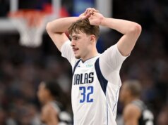 Mavs F Cooper Flagg (pé) eliminado no intervalo do All-Star