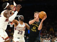 O grande esforço de Pat Spencer impulsiona Warriors a superar Suns