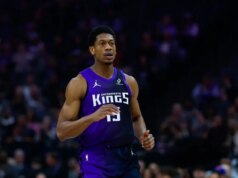 Kings F De’Andre Hunter fora da temporada após cirurgia ocular