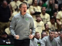 Oregon tenta evitar derrapagem de 10 jogos contra Penn State enquanto as lesões persistem