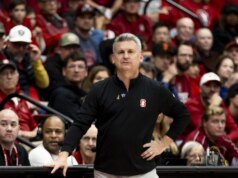 Ebuka Okorie e Stanford vencem Boston School