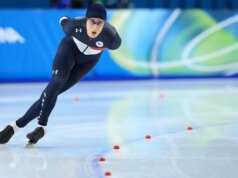 O adolescente tcheco Jilek supera o campo forte e leva o ouro dos 10.000 m