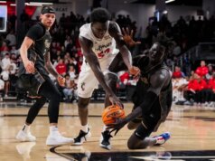 Balanced Cincinnati atropela UCF por 20