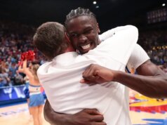 Resumo dos 25 primeiros: No. 9 Kansas encerra a corrida perfeita do No. 1 Arizona