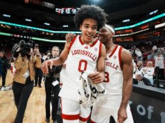 Nº 24 em Louisville subindo, Baylor caindo à frente da inclinação fora da conferência